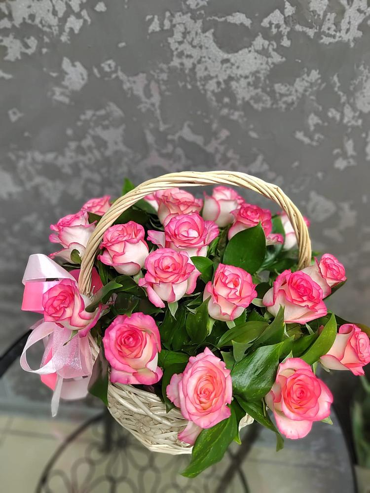 Цветочная композиция из Розы в корзине в Задоно-Кагальницкой