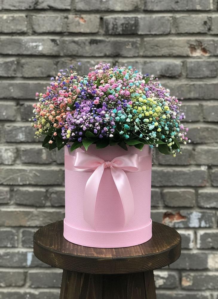 Цветочная композиция из Гипсофила и Розы в шляпной коробке в Задоно-Кагальницкой