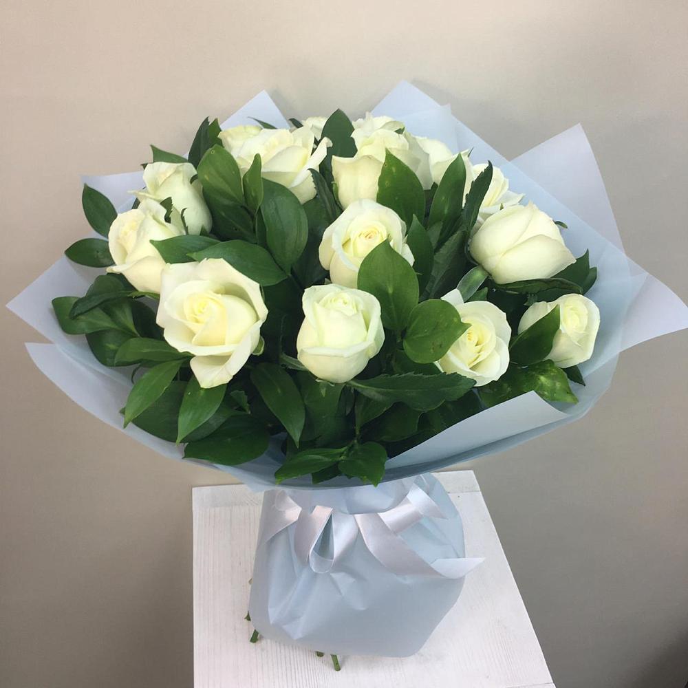 Букет 15 Белых роз Проуд в Задоно-Кагальницкой