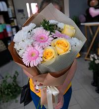 Букет цветов из:  Герберы, Розы и Хризантемы в Задоно-Кагальницкой