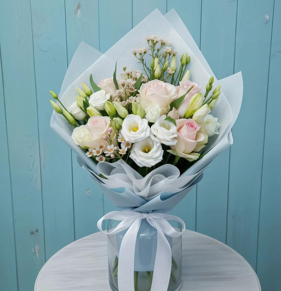 Букет цветов из: Розы и Лизиантусы в Задоно-Кагальницкой