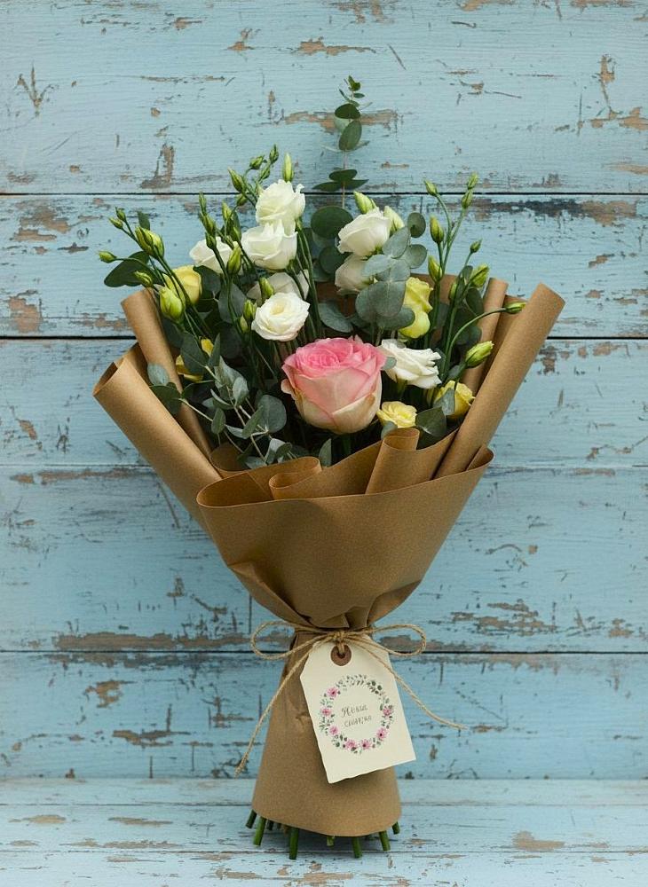 Букет цветов из: Розы и Лизиантусы в Задоно-Кагальницкой