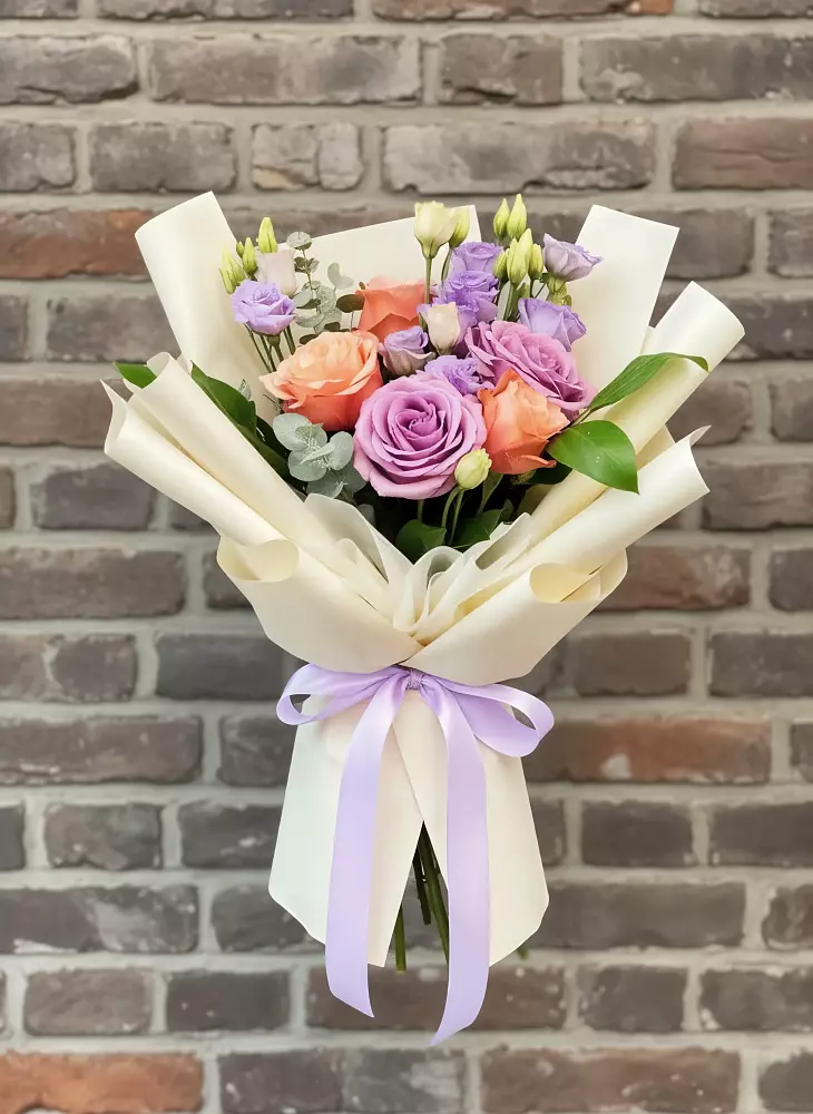 Букет цветов из: Лизиантусы и Розы в Задоно-Кагальницкой