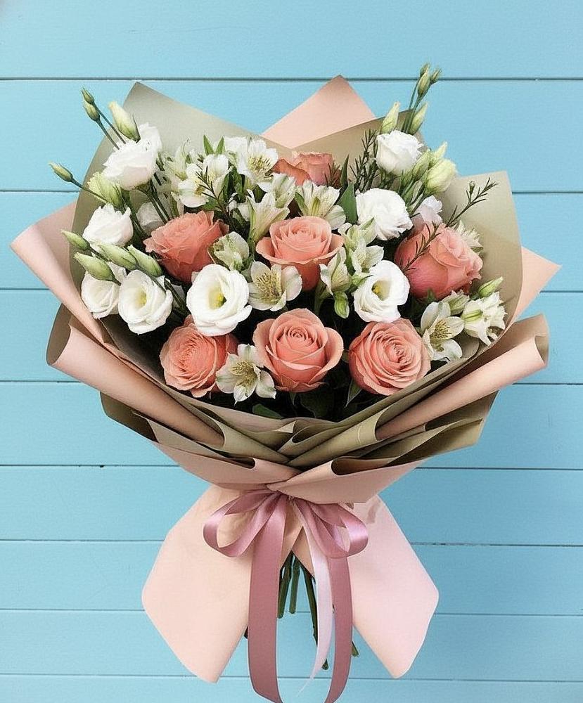 Букет цветов из: Розы, Альстромерии и Лизиантусы в Задоно-Кагальницкой