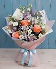 Букет цветов из:  Лизиантусы, Розы, Альстромерии и Гипсофила в Задоно-Кагальницкой