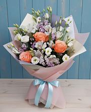 Букет цветов из:  Лизиантусы, Розы, Альстромерии и Гипсофила в Задоно-Кагальницкой