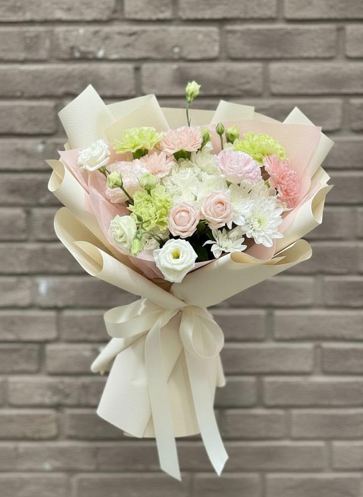 Букет цветов из: Гвоздики, Розы, Лизиантусы и Хризантемы в Задоно-Кагальницкой