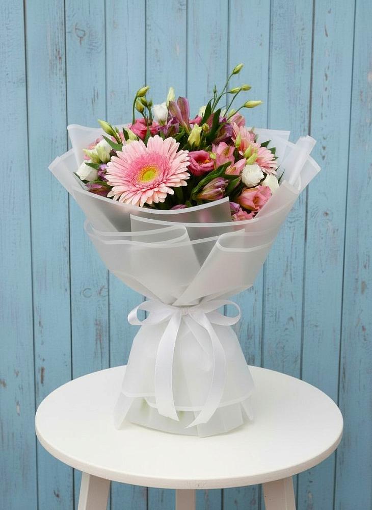 Букет цветов из: Герберы, Альстромерии и Лизиантусы в Задоно-Кагальницкой