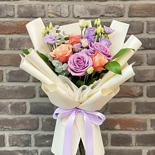 Букет цветов из:  Лизиантусы и Розы в Задоно-Кагальницкой