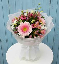 Букет цветов из:  Герберы, Альстромерии и Лизиантусы в Задоно-Кагальницкой