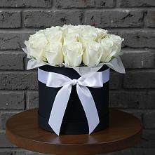 Цветочная композиция из Розы в шляпной коробке в Задоно-Кагальницкой